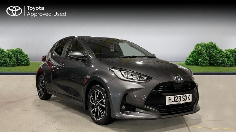 Used Toyota Yaris Hybrid Design 116 HP (85 kW) 2023 Grey Hatchback