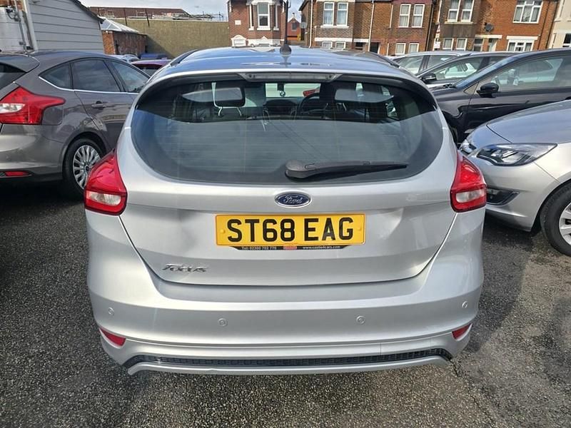 Used Ford Focus ST-Line 120 HP (88 kW) 2018 Silver Hatchback