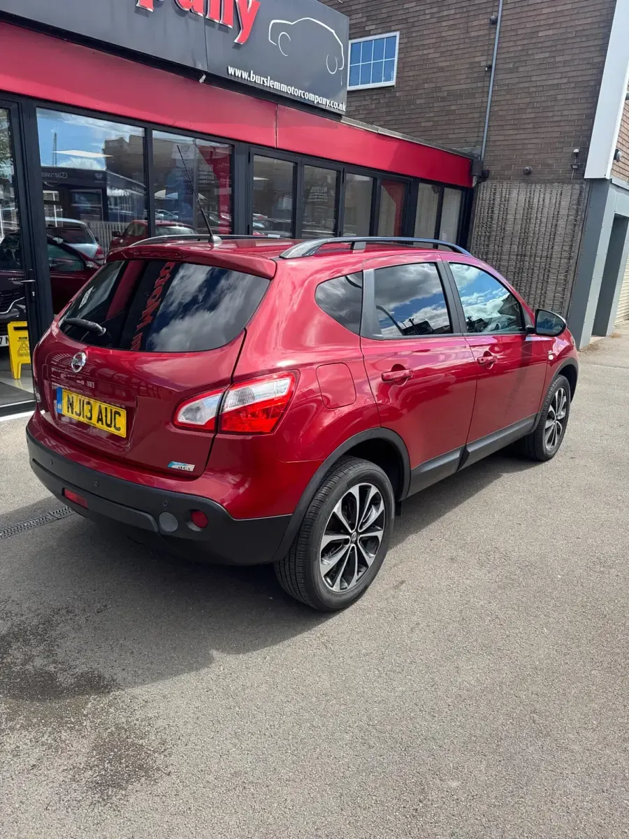 Used Nissan Qashqai 360º 130 HP (95 kW) 2013 Red SUV