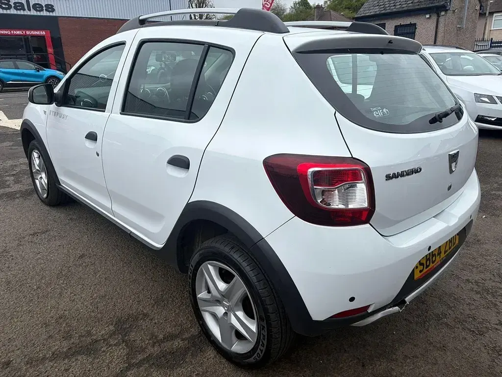 Begagnad Dacia Sandero Lauréate 2014 Vit Halvkombi