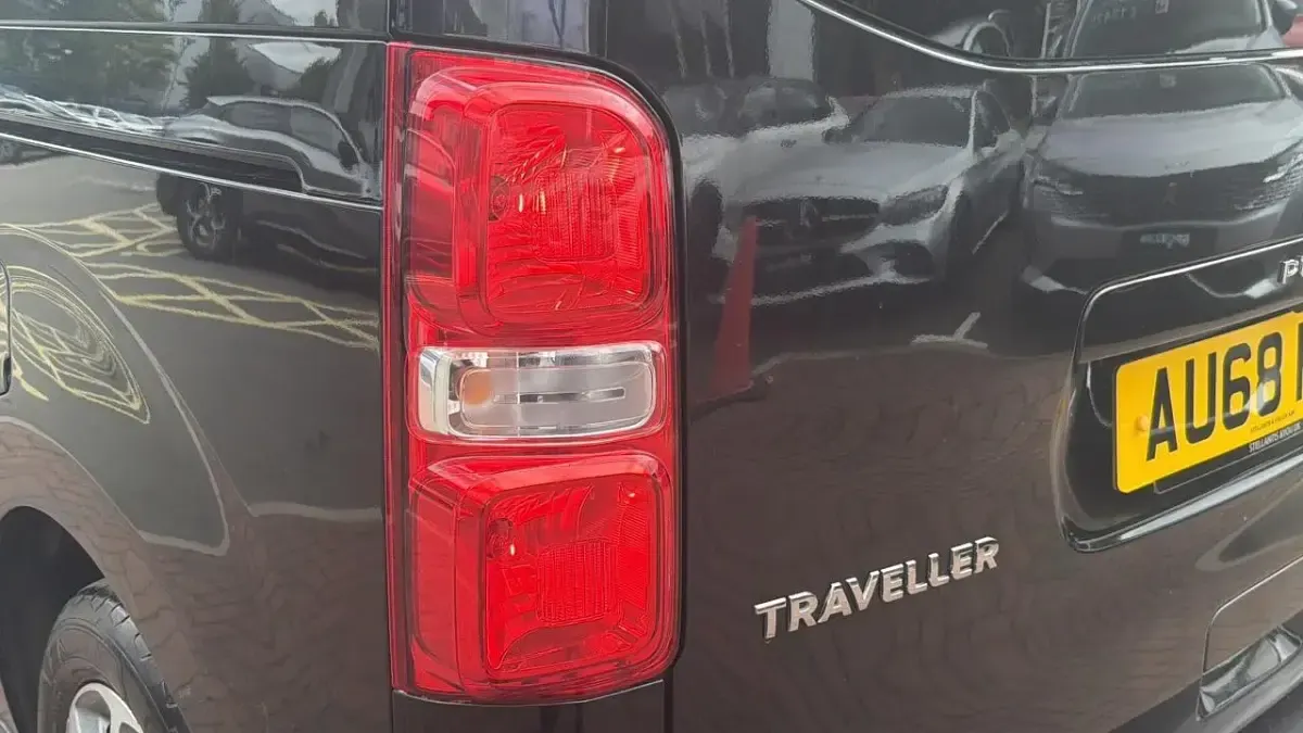 Used Peugeot Traveller Business-Line 175 HP (128 kW) 2018 Black MPV