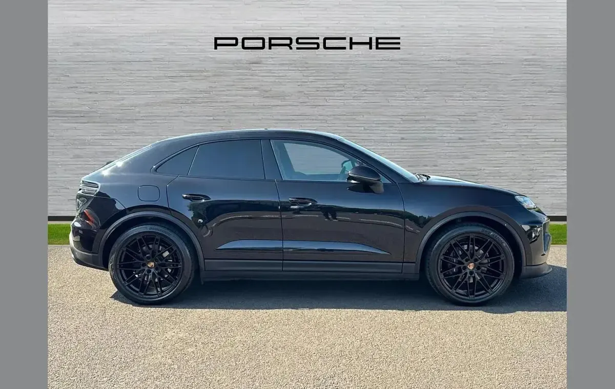 New Porsche Macan 300 kW (408 HP) 2026 Black SUV