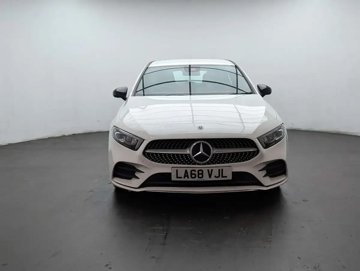 Used Mercedes A180 AMG Line Premium 136 HP (100 kW) 2019 White Hatchback