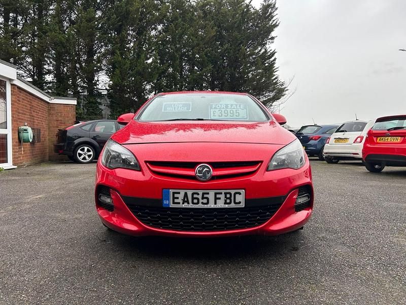Used Vauxhall Astra Edition 200 HP (147 kW) 2016 Red Hatchback