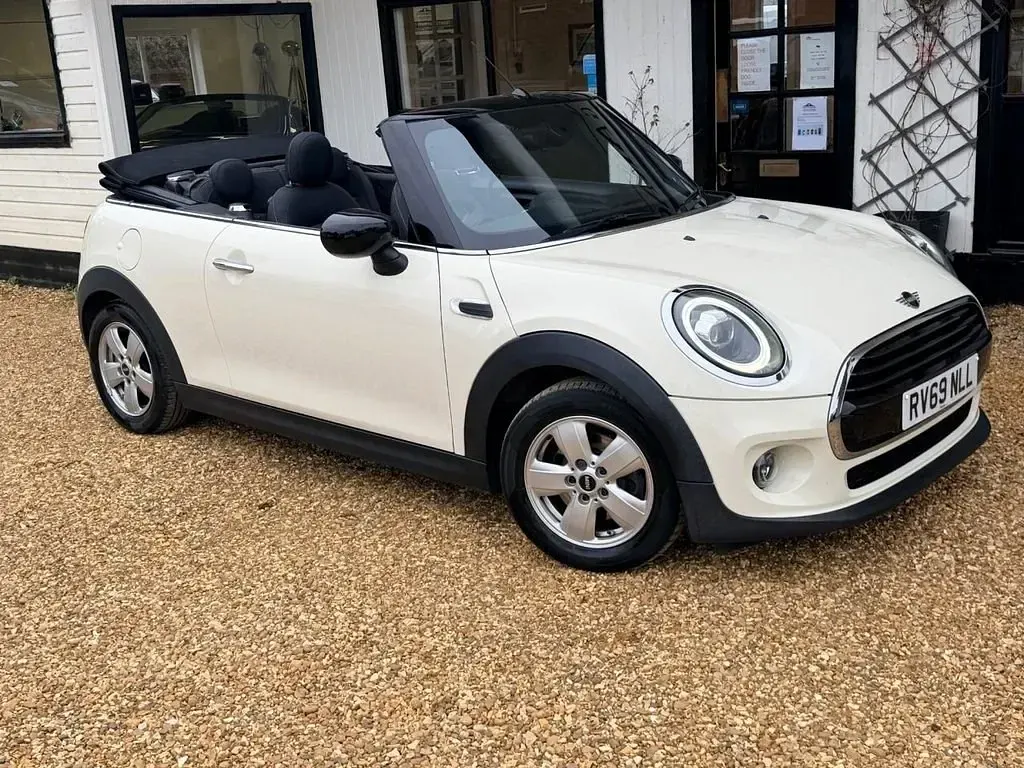Używany Mini Cooper Cabriolet Classic 136 KM (100 kW) 2019 Biały Kabriolet