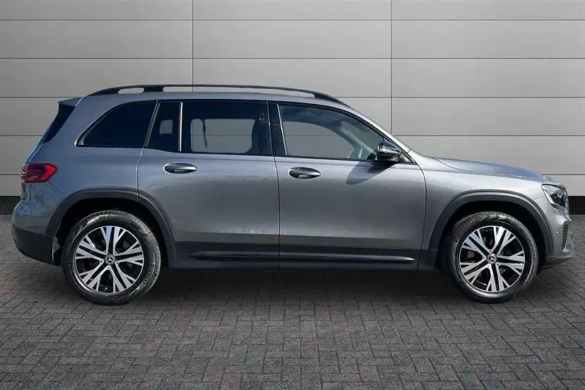 Begagnad Mercedes GLB200 Executive 163 HK (119 kW) 2025 Grå SUV