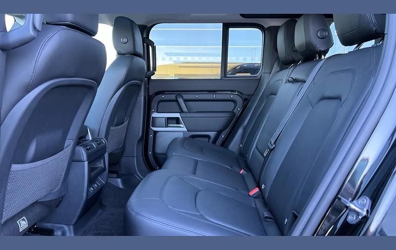 Usado Land Rover Defender 249 HP (183 kW) 2024 Preto SUV
