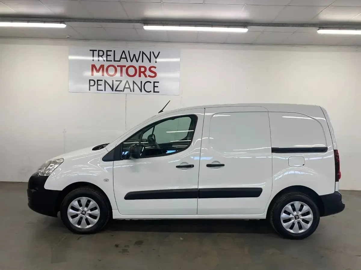 Used Citroën Berlingo 75 HP (55 kW) 2015 White MPV