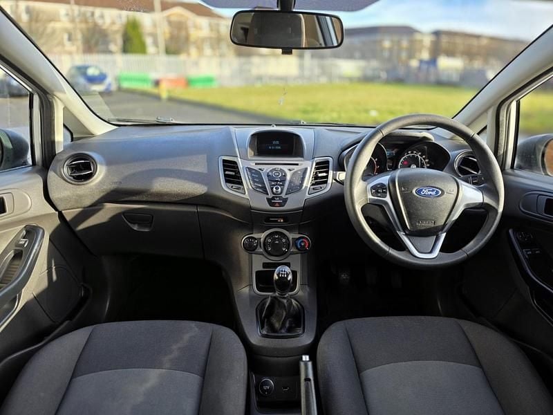 Used Ford Fiesta Studio 82 HP (60 kW) 2016 Silver Hatchback