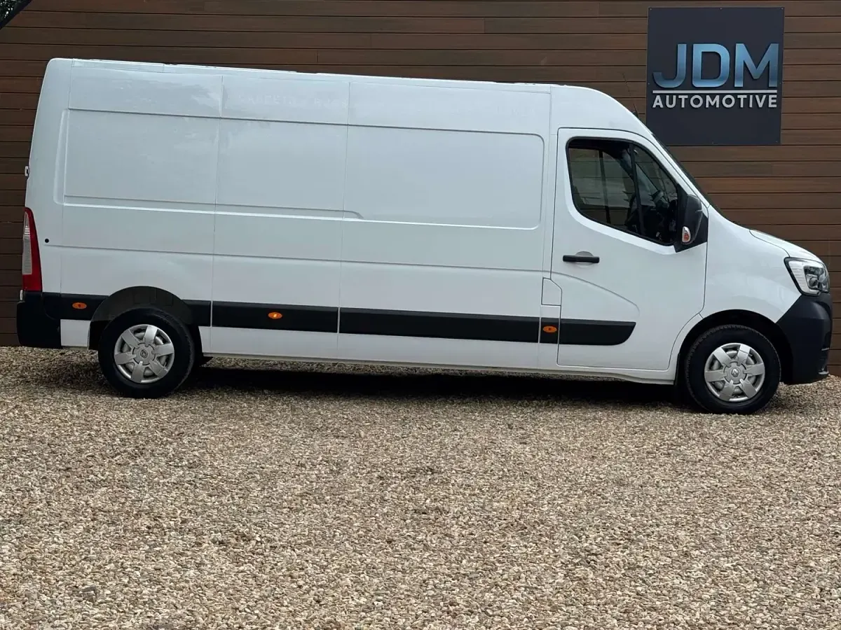 Used Renault Master Business 2022 White MPV