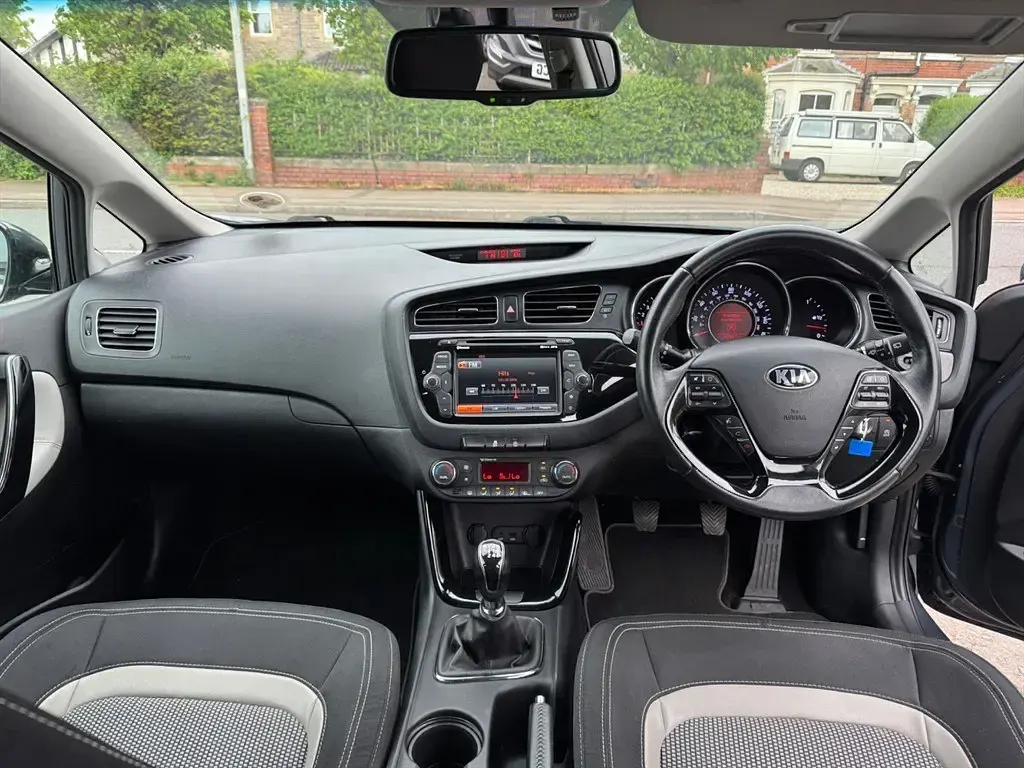 Używany Kia Ceed 2014 Niebieski Hatchback