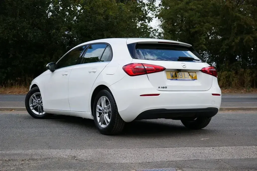 Used Mercedes A180 SE 136 HP (100 kW) 2019 White Hatchback