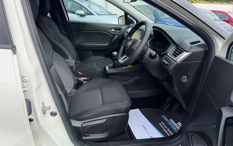 Second-hand Renault Captur Iconic 131 CP (96 kW) 2020 Alb SUV