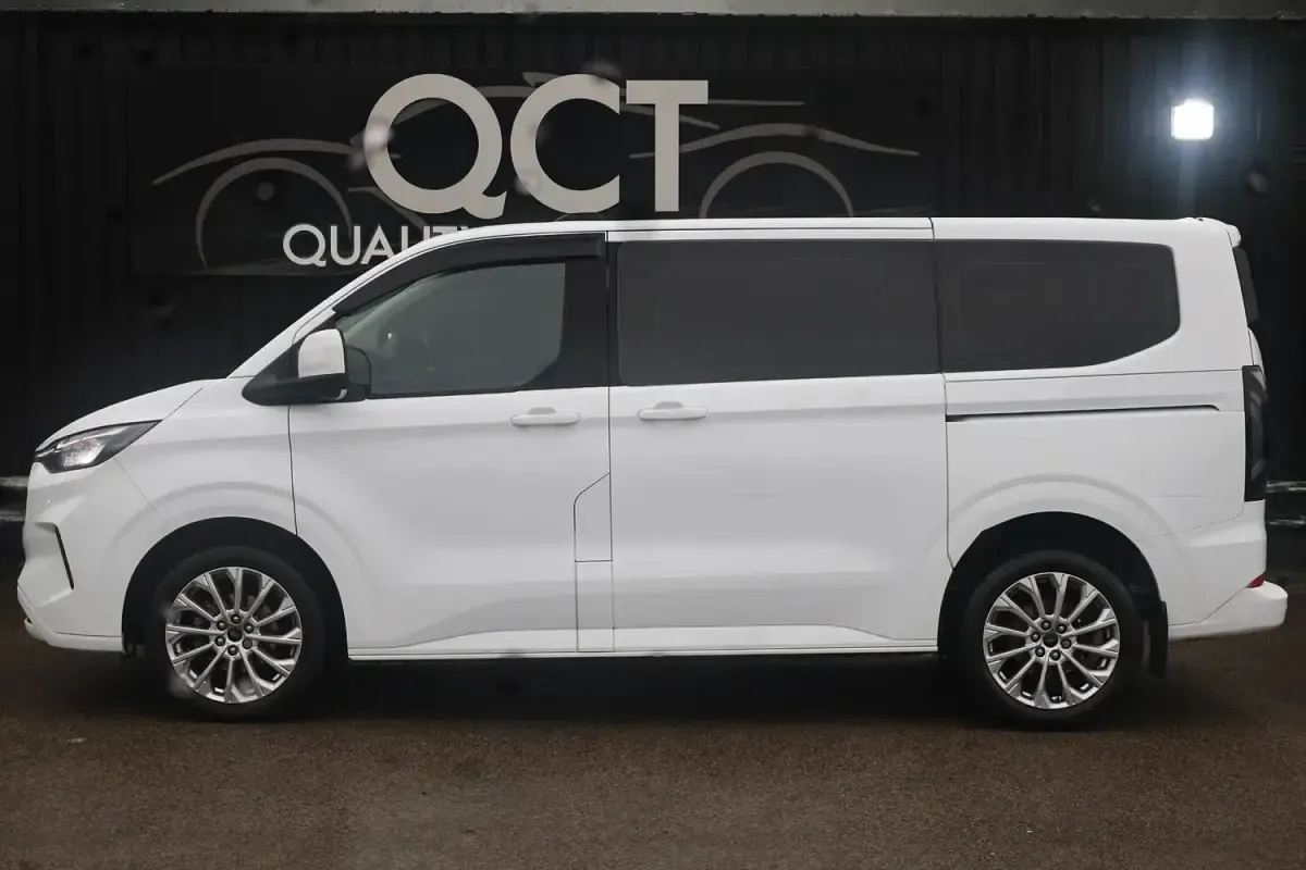 Używany Ford Tourneo Titanium 170 KM (125 kW) 2024 Biały Minivan