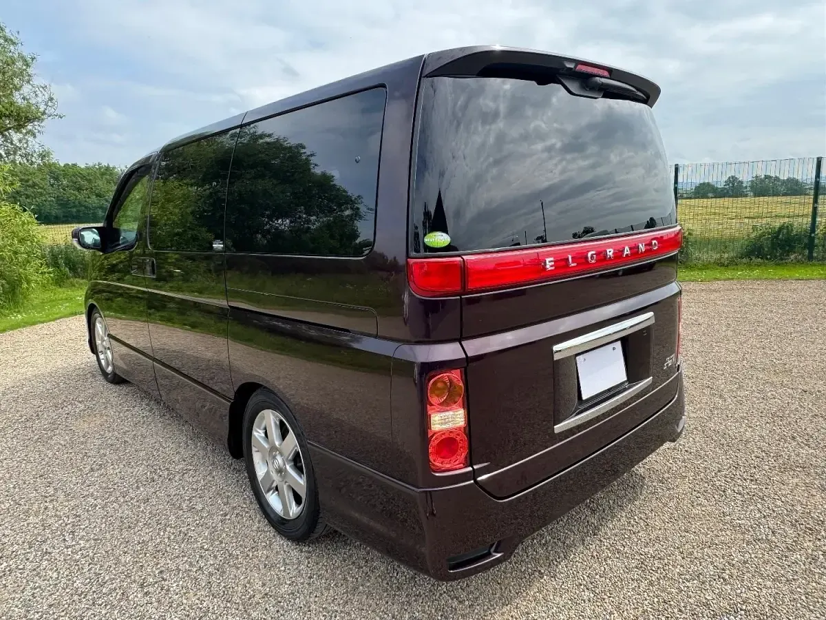 Used Nissan Elgrand 2009 Purple MPV