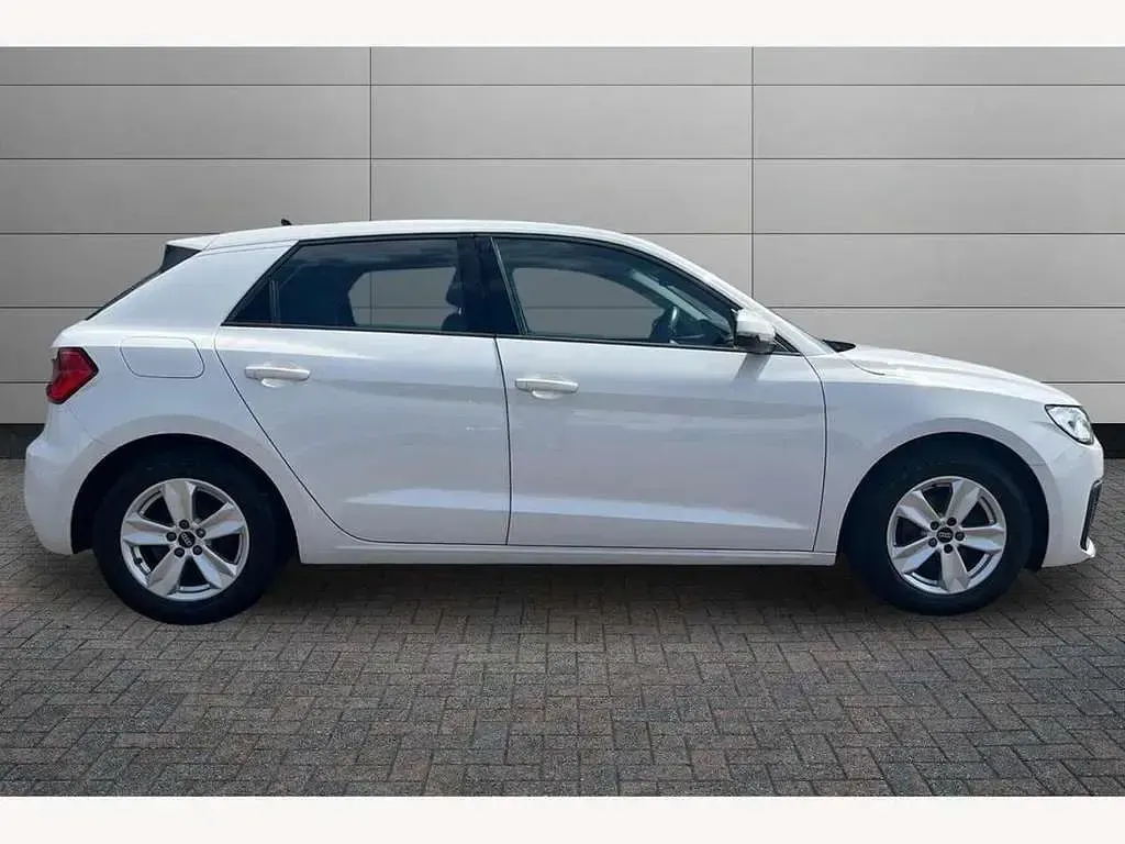 Used Audi A1 Design 95 HP (69 kW) 2023 White SUV
