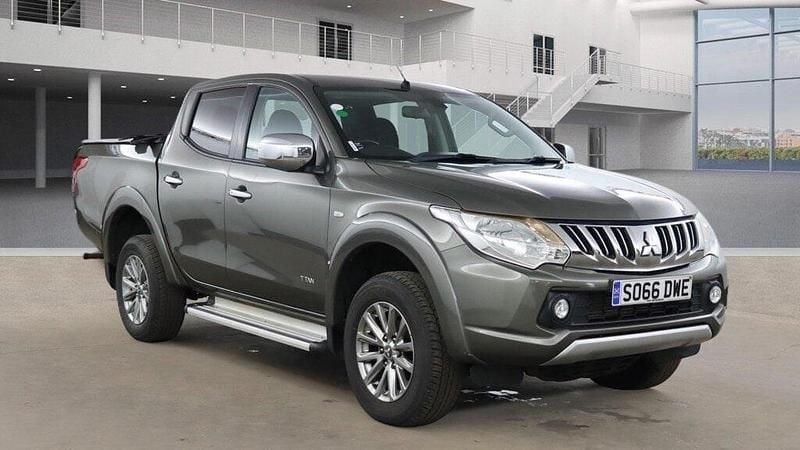 Used Mitsubishi L200 2017 Green Pickup