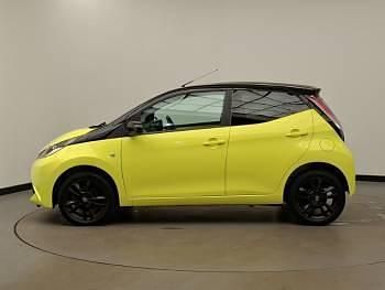 Used Toyota Aygo X-cite 68 HP (50 kW) 2017 Yellow Hatchback