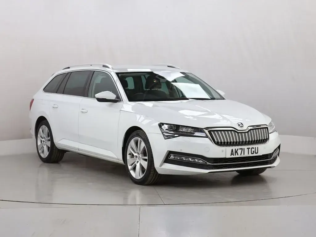 Used Skoda Superb SE L 218 HP (160 kW) 2021 White Estate