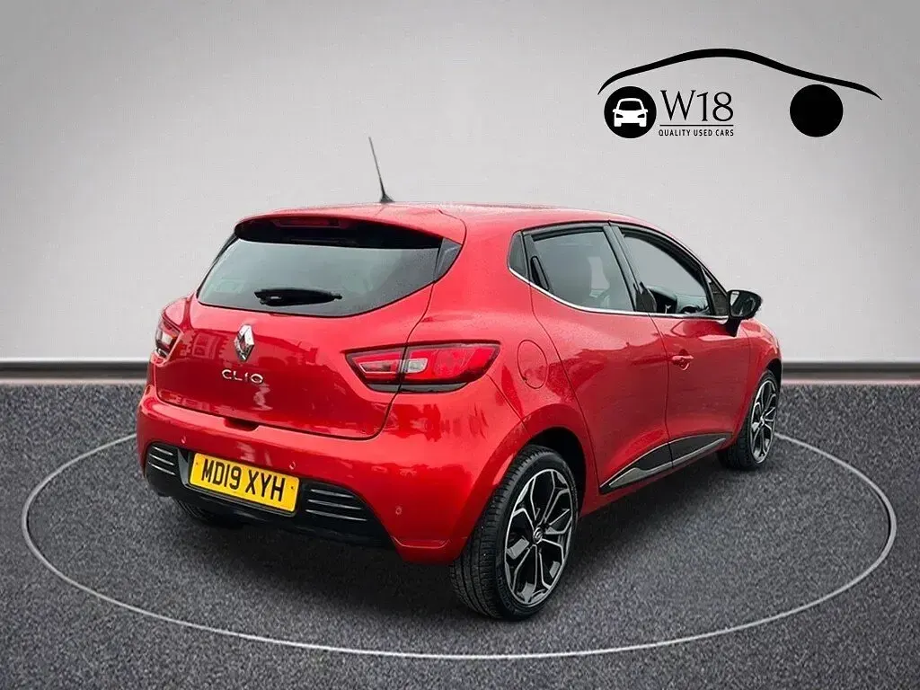 Used Renault Clio Iconic 90 HP (66 kW) 2019 Red Hatchback