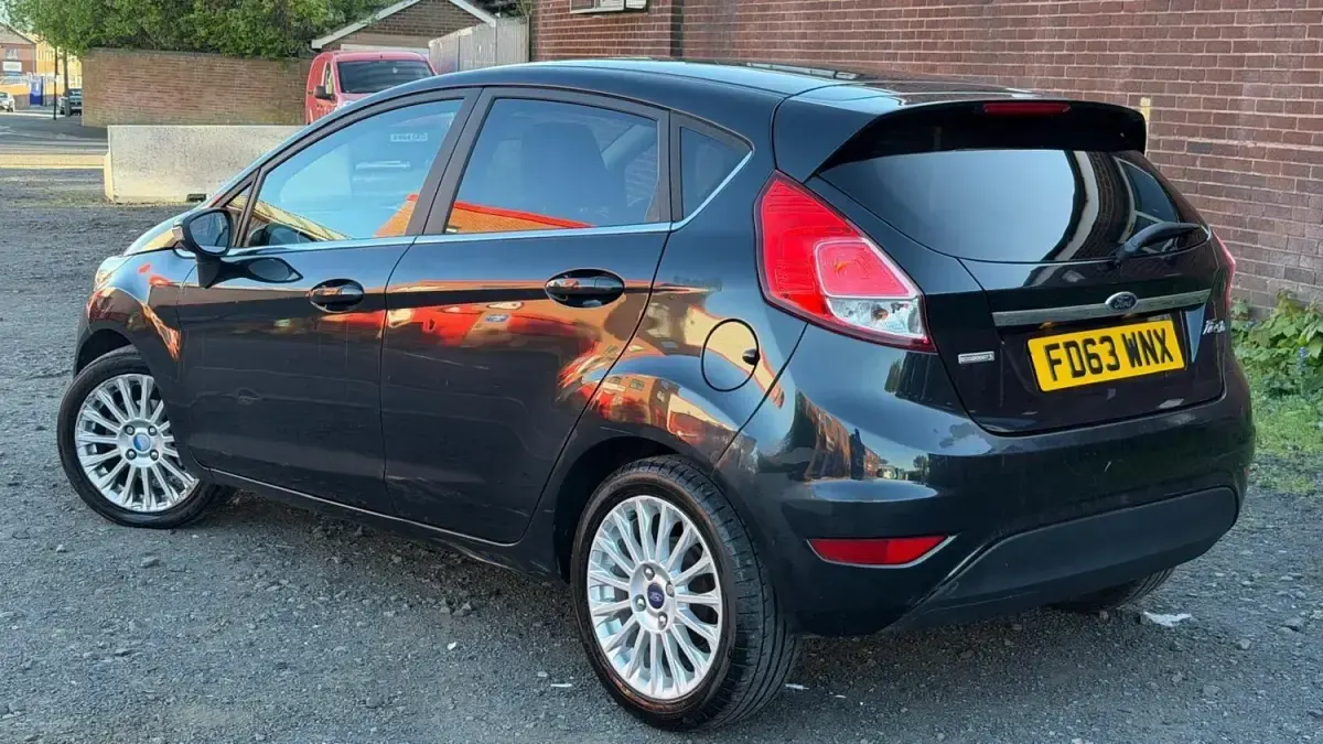 Begagnad Ford Fiesta Titanium 2014 Svart Halvkombi