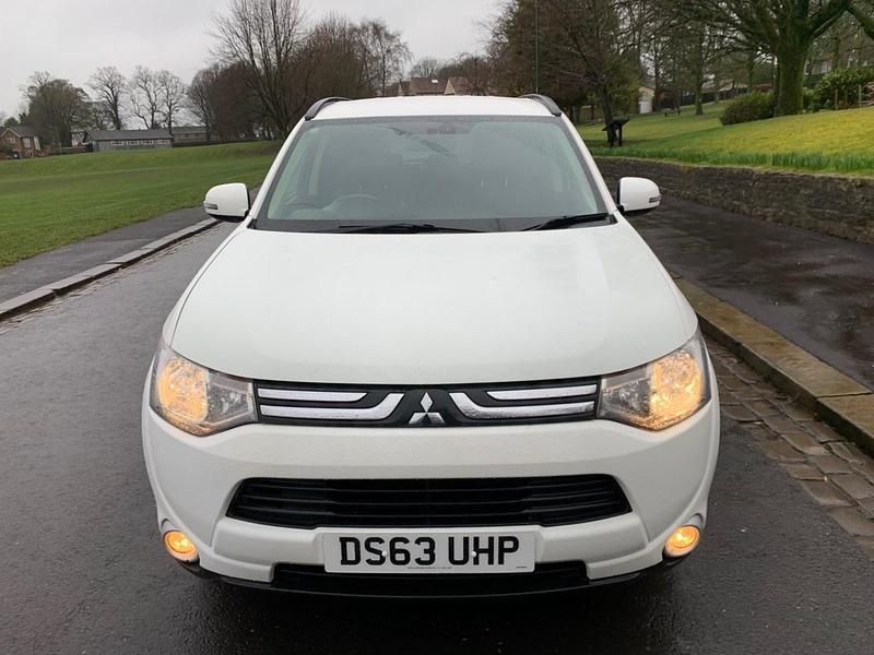 Used Mitsubishi Outlander 150 HP (110 kW) 2014 White SUV