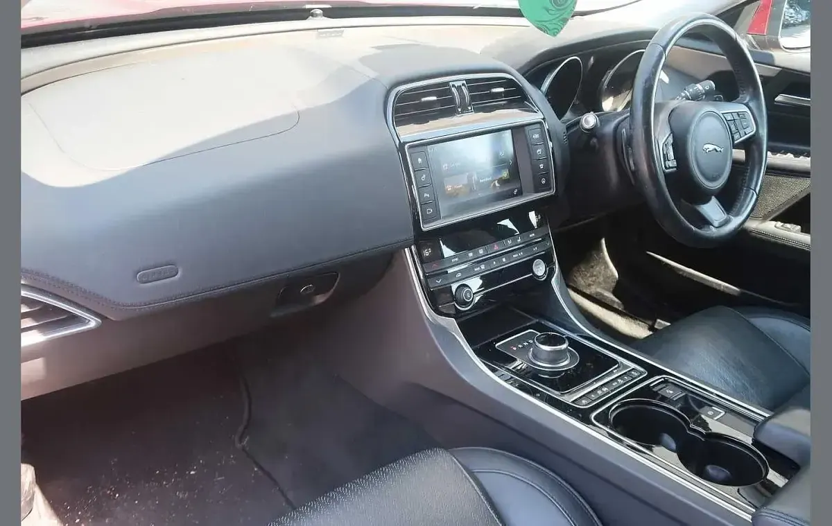 Used Jaguar XE Portfolio 177 HP (130 kW) 2016 Red Sedan