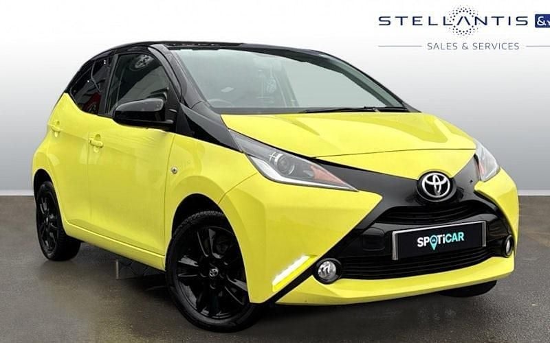 Used Toyota Aygo X-cite 69 HP (50 kW) 2016 Yellow Hatchback