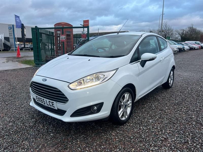 Used Ford Fiesta Zetec 2015 White Hatchback
