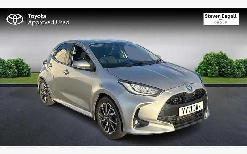 Used 2025 Toyota Yaris Hybrid Design Hatchback | £16,773 (Super price) - Image 1/3