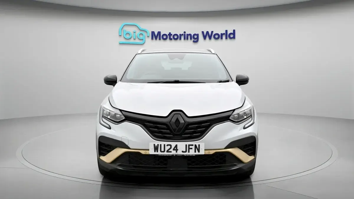 Begagnad Renault Captur Engineered 141 HK (103 kW) 2024 Grå SUV