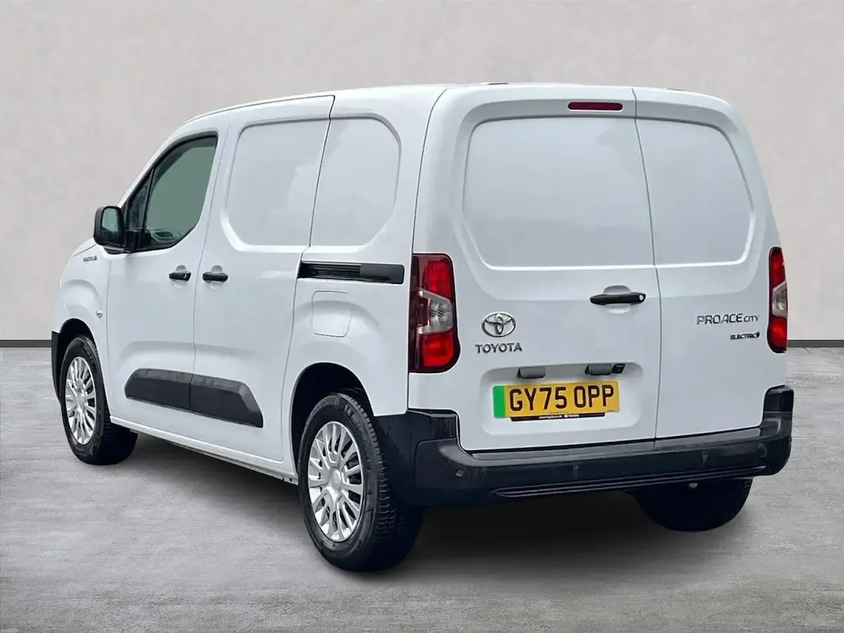 New Toyota Proace City City 50 kW (68 HP) 2025 White MPV