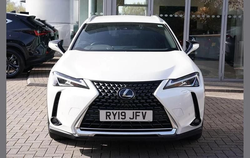 Used Lexus UX 250h 180 HP (132 kW) 2019 White SUV