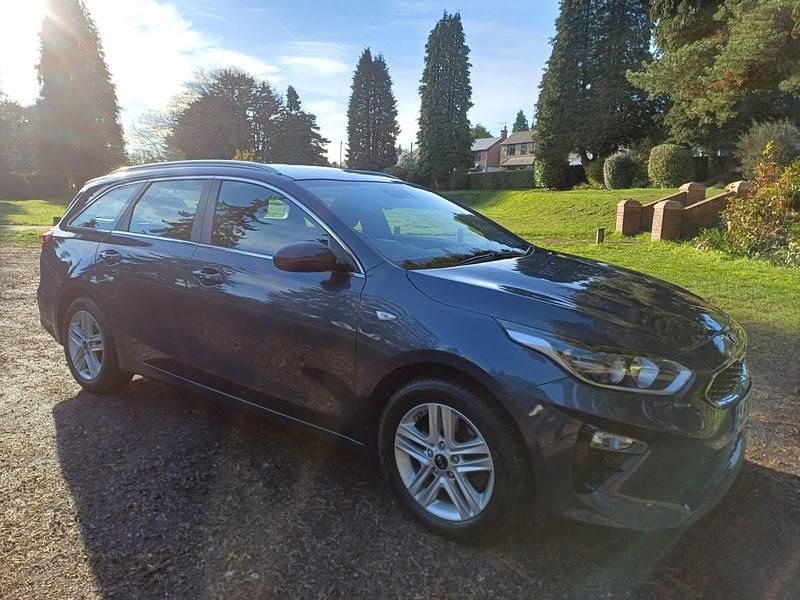 Blue Used 2018 Kia Ceed Hatchback | £7,495 (Fair price) - Image 1/4