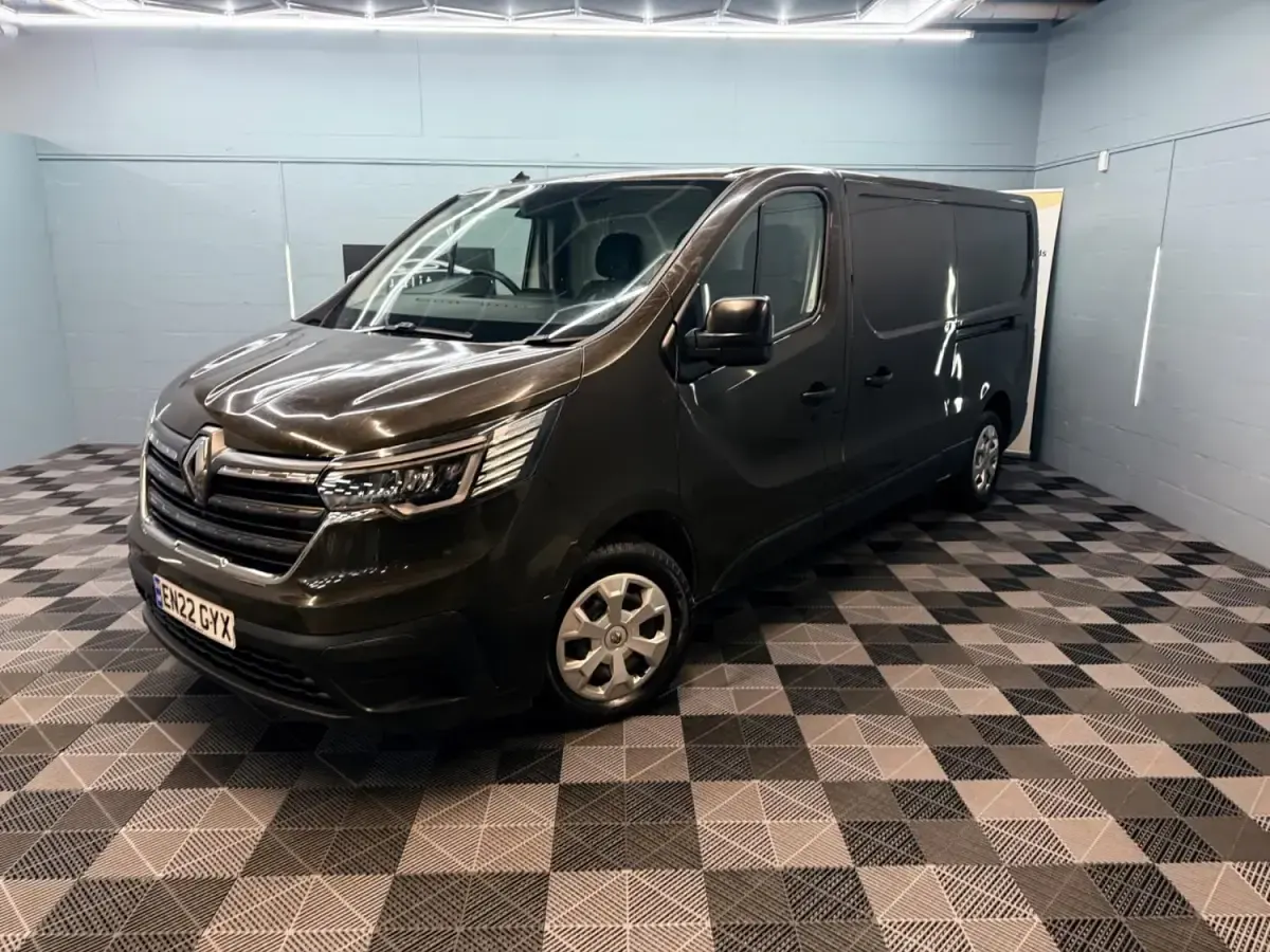 Usado Renault Trafic Business 2022 Castanho Monovolume