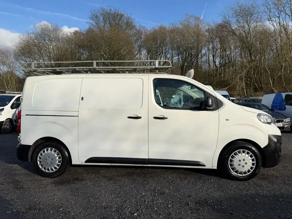 Used Peugeot Expert 95 HP (69 kW) 2018 White Van