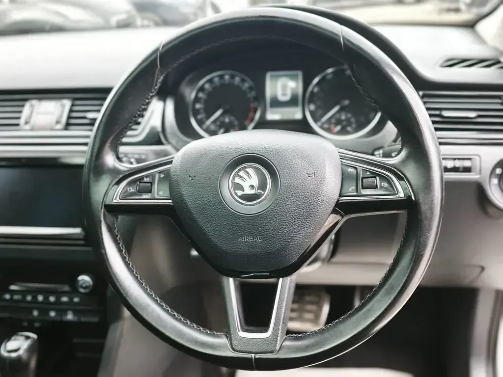 Used Skoda Rapid Sport 90 HP (66 kW) 2015 White Hatchback
