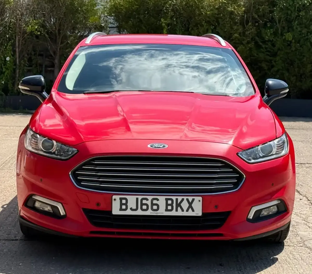 Used Ford Mondeo Zetec 120 HP (88 kW) 2016 Red Estate
