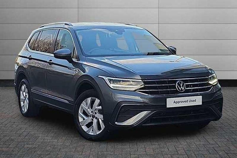 Platinum grey Used 2021 VW Tiguan Allspace Life SUV | £23,895 (Fair price) - Image 1/4
