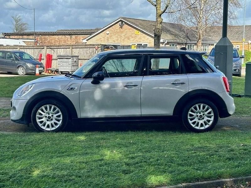 Usado Mini Cooper S Hatch 192 HP (141 kW) 2015 Prateado Citadino