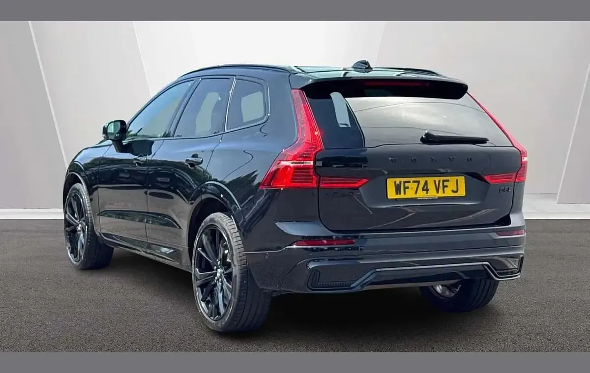 Used Volvo XC60 Plus 247 HP (181 kW) 2024 Black SUV