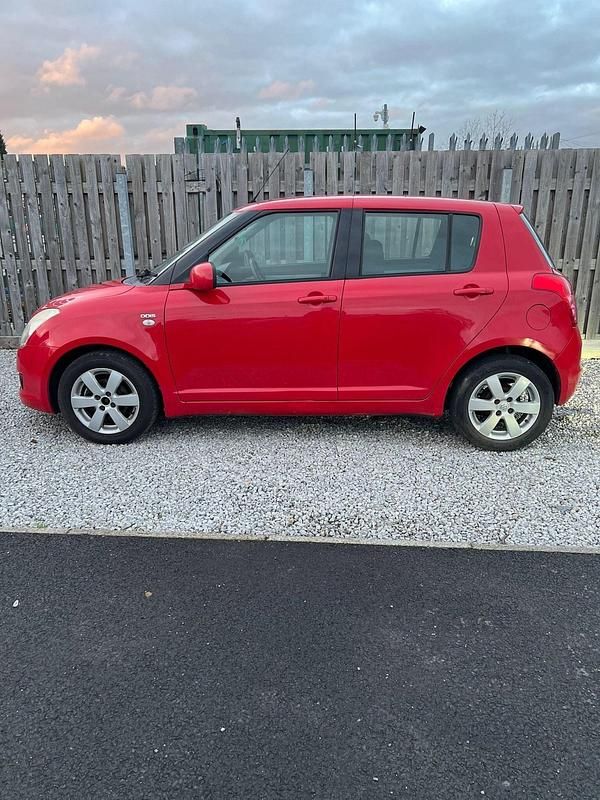 Used Suzuki Swift 2009 Red Hatchback