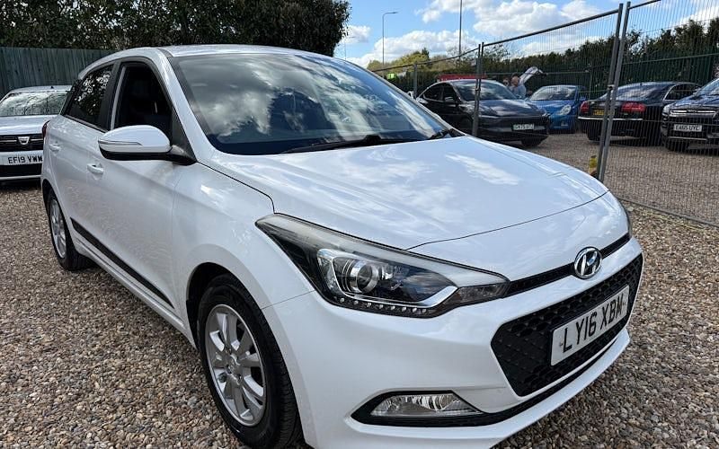 Used Hyundai i20 Edition 84 HP (61 kW) 2016 White Hatchback