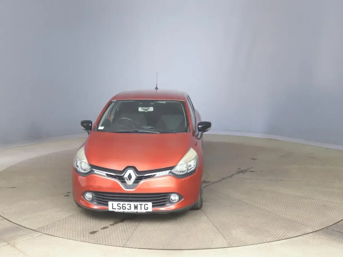 Used Renault Clio Dynamique 90 HP (66 kW) 2013 Red Hatchback