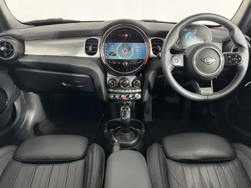 Begagnad Mini Cooper Exclusive 2023 Grön Halvkombi