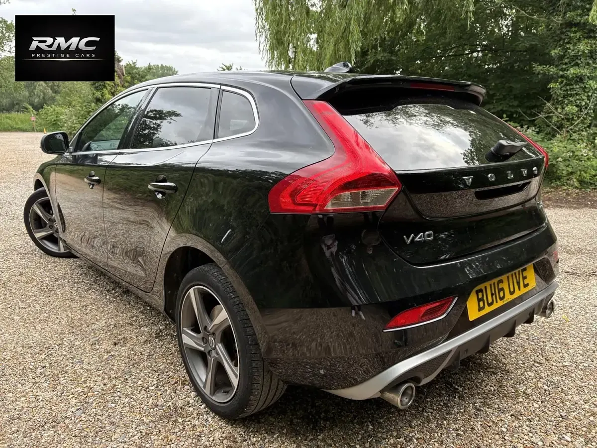 Used Volvo V40 R-Design 150 HP (110 kW) 2016 Black Hatchback