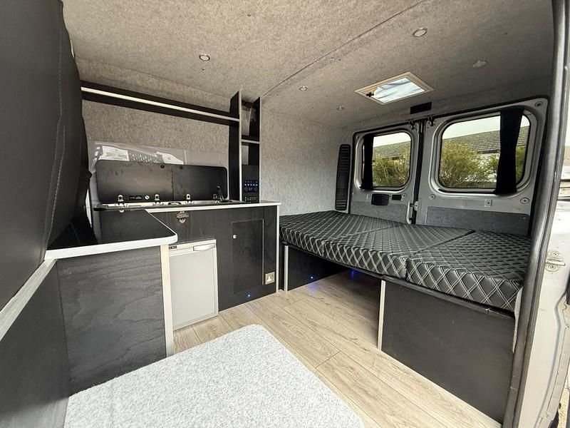 Second-hand Peugeot Boxer 110 CP (80 kW) 2015 Argintiu Van