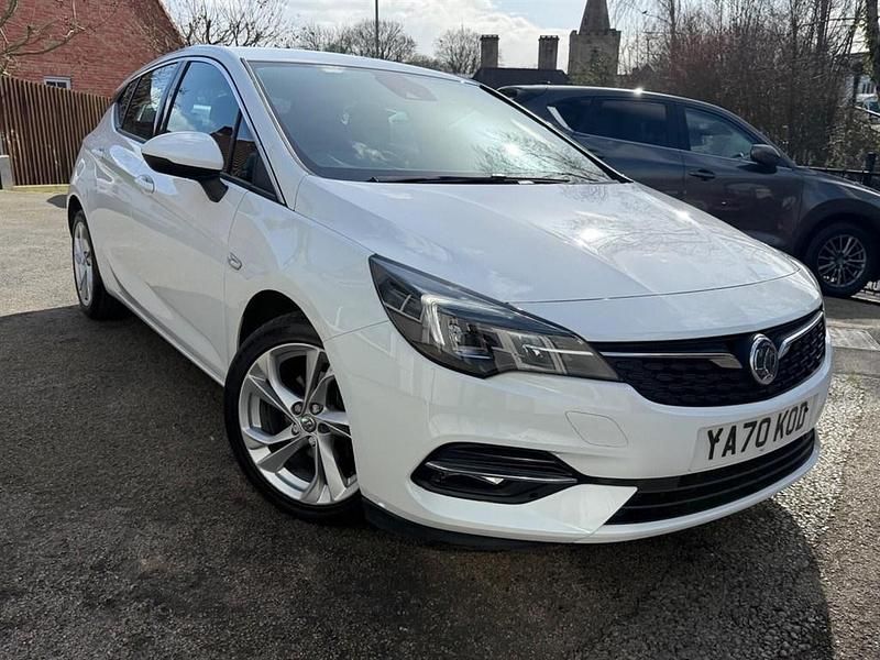 Used Vauxhall Astra SRi 110 HP (80 kW) 2021 White Hatchback