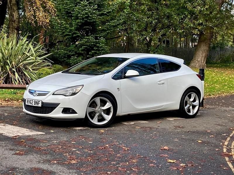 Used Vauxhall Astra GTC SRi 2012 White Hatchback