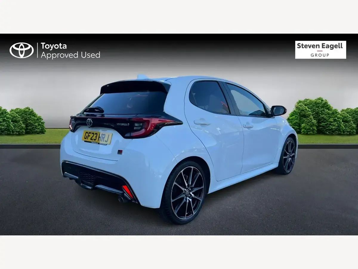 Used Toyota Yaris Hybrid Sport 2023 White Hatchback